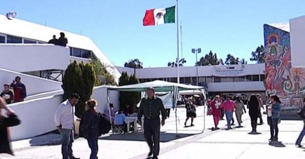 Toma CNTE la Secretaría de Educación en Michoacán 