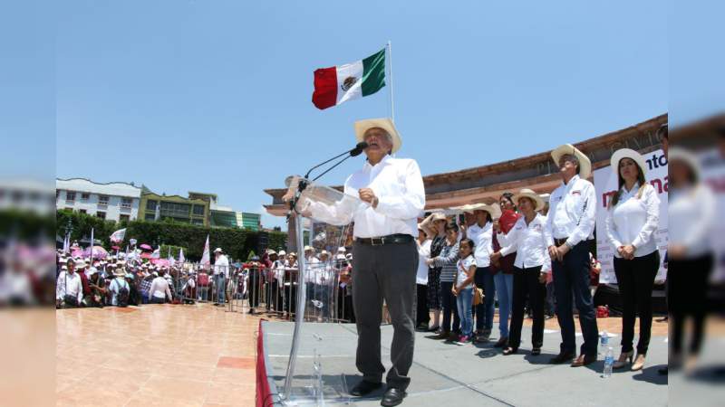 En Michoacán, AMLO se dice abierto al diálogo con sus adversarios 