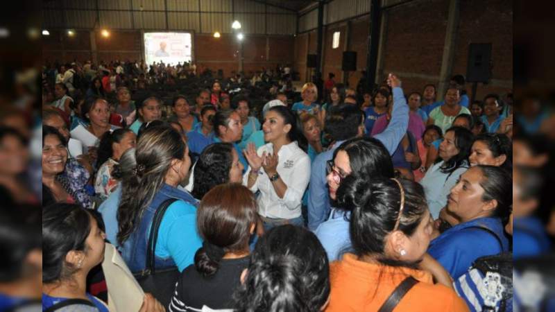 Dar voz y voto al ciudadano: Karla Ruíz - Foto 0 