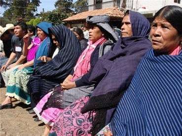 Indígenas toman alcaldía de Capacuaro para conmemorar el Día de la Raza 