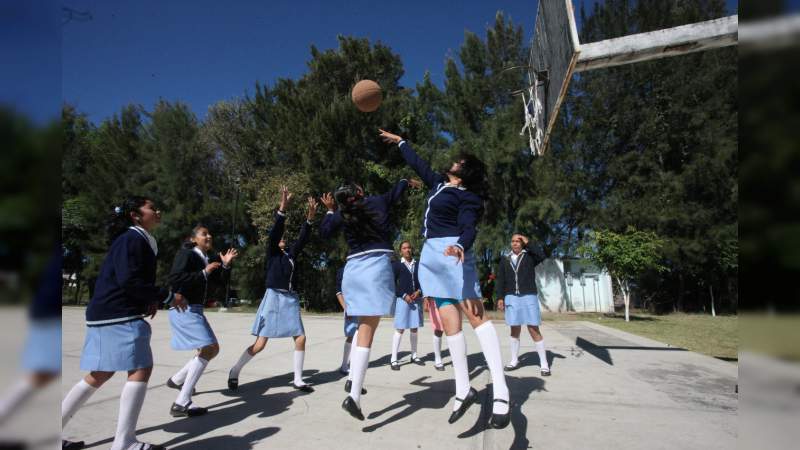 Evitar actividades físicas y deportivas en escuelas entre las 11:00 y las 17:00 horas, instruye SEE 