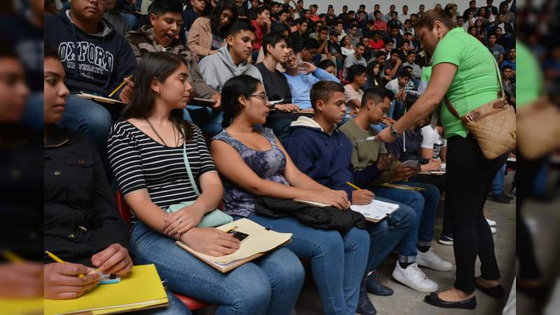 Aplican examen mil 680 aspirantes al área Económico Administrativas de la Casa de Hidalgo - Foto 1 