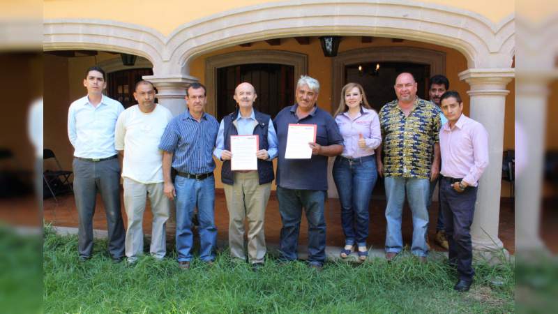 Fausto Vallejo Figueroa y transportistas se comprometen a trabajar a favor del sector - Foto 0 