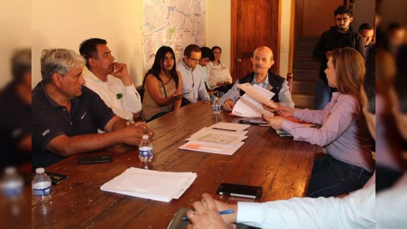 Fausto Vallejo Figueroa y transportistas se comprometen a trabajar a favor del sector - Foto 1 