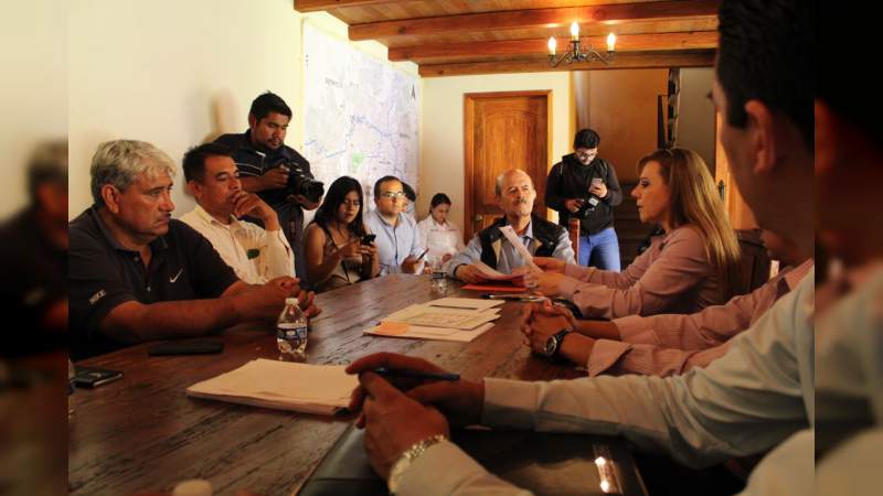 Fausto Vallejo Figueroa y transportistas se comprometen a trabajar a favor del sector - Foto 2 