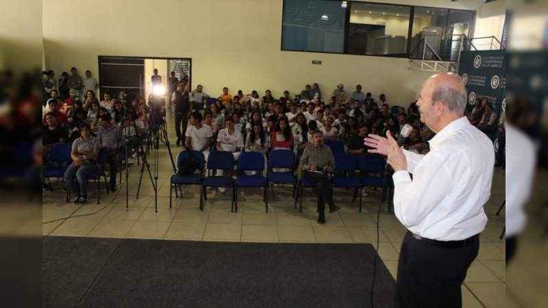 Participación de los jóvenes, fundamental para el desarrollo de Morelia: Fausto Vallejo Figueroa - Foto 1 