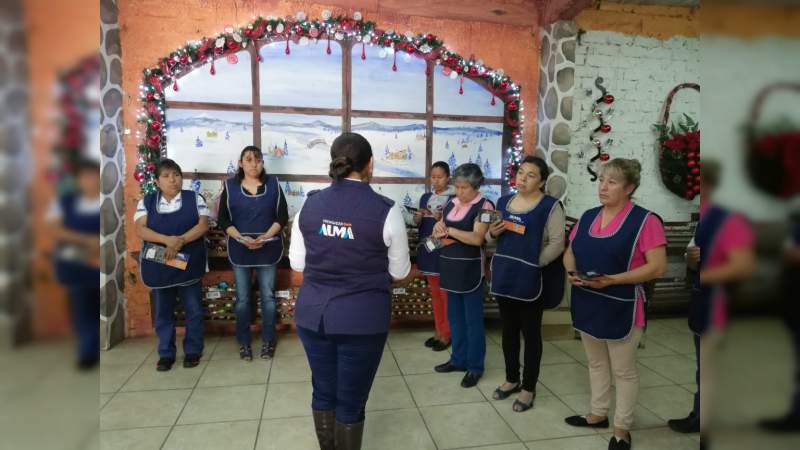 Propone Alma Mireya Gonzáles legislara para reactivar el turismo y el comercio en Tlalpujahua - Foto 0 