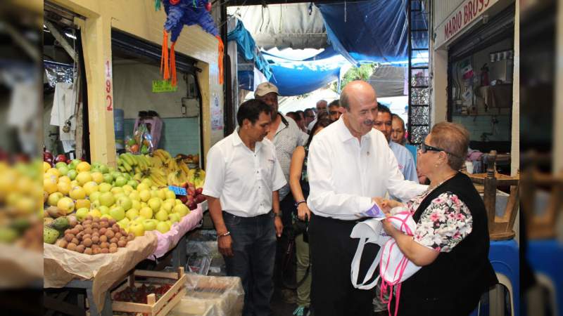 Seguridad y reordenamiento del ambulantaje, demandas de locatarios del Mercado Independencia ante Fausto Vallejo Figueroa - Foto 2 