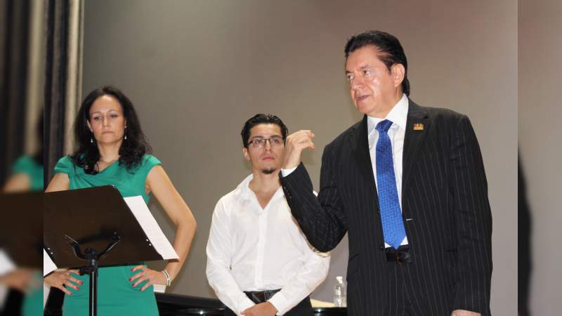 El nivel de calidad debe ser el ambiente en el que se mueva un futuro cantante de ópera: Francisco Araiza - Foto 0 