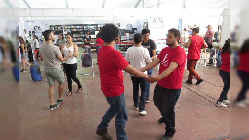 Indígenas homosexuales, invisibilizados por el estado y la academia, afirman en el Librofest Metropolitano - Foto 1 