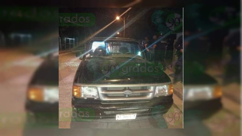 Tras balacera aseguran autos robados en Parácuaro, Michoacán - Foto 2 