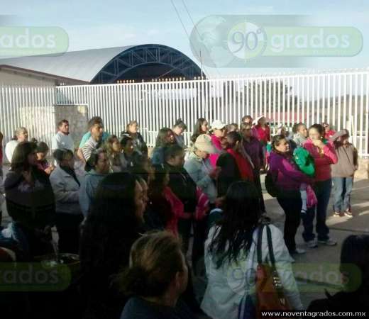 Padres de familia exigen destitución de director de primaria por abusos contra alumnos - Foto 1 