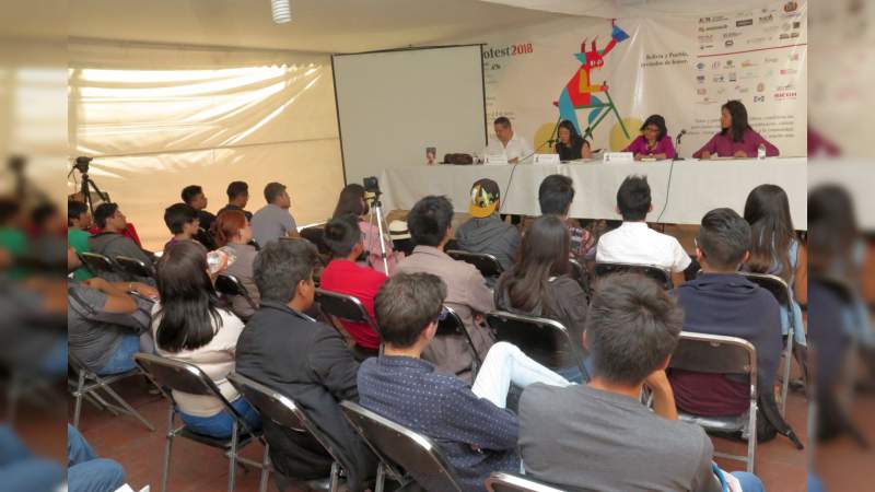 Con libro Biografía hacen reconocimiento a Josefina Vicens en el Librofest Metropolitano   - Foto 1 