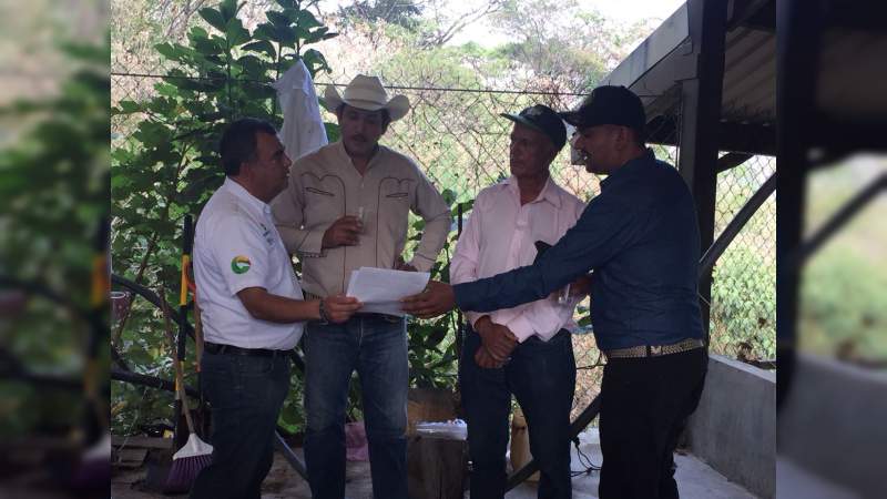 Se declara Constantino Ortiz aliado de mezcaleros - Foto 1 