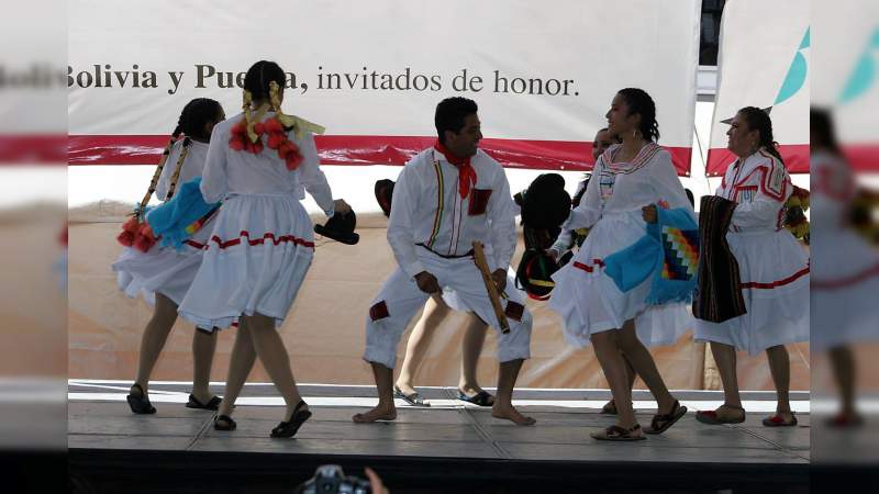 Presenta en  el Librofest el libro " Los estudiantes mexicanos ante las reformas universitarias un estudio comparado"  - Foto 0 