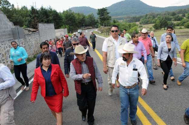 Una prioridad, conectar a las comunidades con mejores caminos: Salvador Jara 