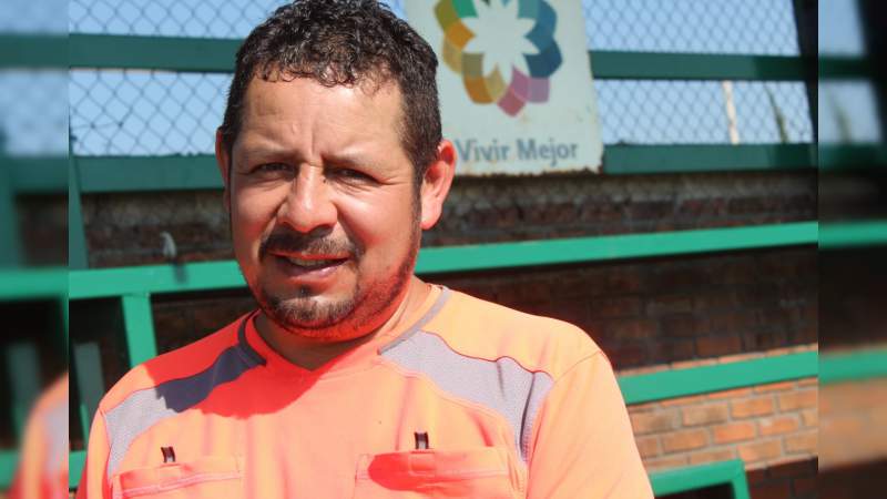 Víctor Manuel Bucio Martínez, el mejor árbitro de la temporada 2017-2018 de la LMFAM - Foto 0 