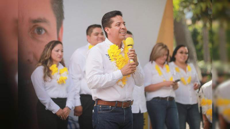Condena el abanderado de “Por Apatzingán al Frente” privar del agua a la gente pobre Es una actitud de gobiernos inhumanos y faltos de sensibilidad política y social. - Foto 1 