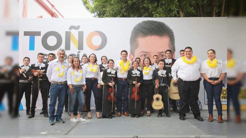 Condena el abanderado de “Por Apatzingán al Frente” privar del agua a la gente pobre Es una actitud de gobiernos inhumanos y faltos de sensibilidad política y social. - Foto 2 