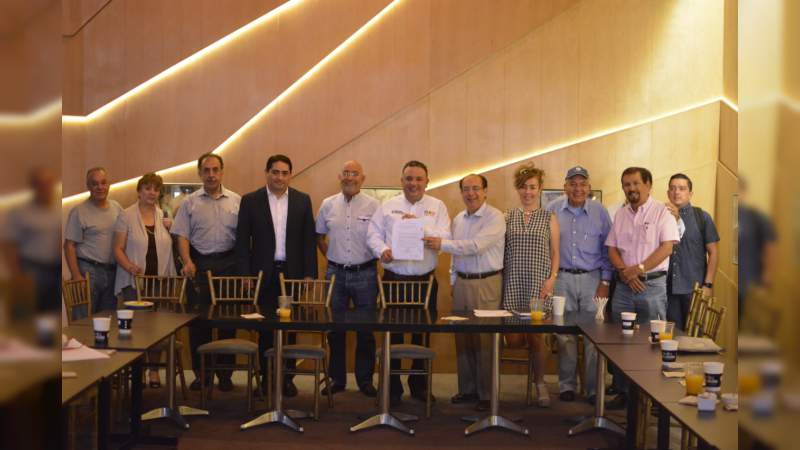 Mi compromiso es detonar el desarrollo económico de Morelia: Carlos Quintana  - Foto 1 