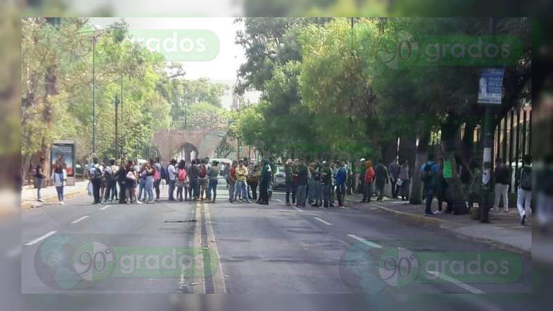 Nuevo bloqueo en la avenida Ventura Puente en Morelia - Foto 1 