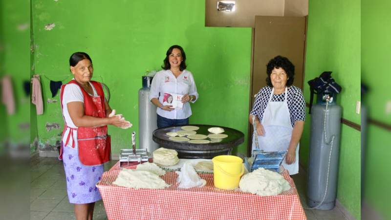 Compromete Kathia Ortiz apoyo a mujeres morelianas  