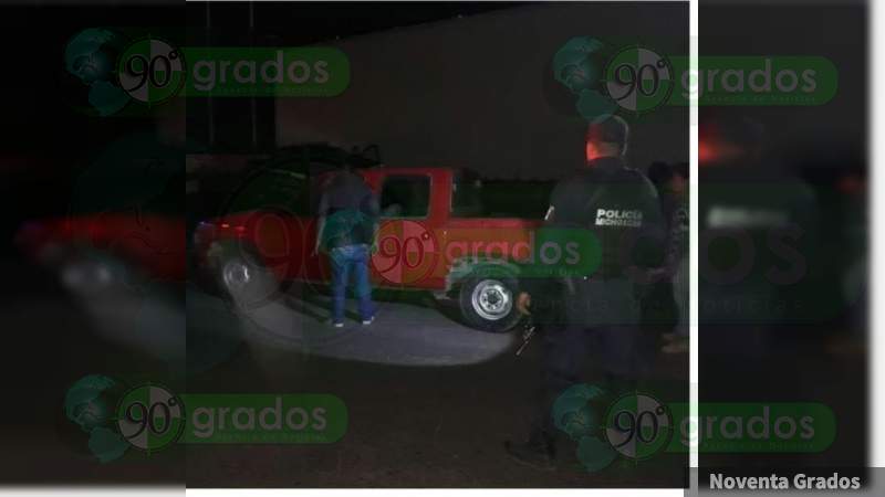 Detienen a cuatro con camioneta robada en Peribán, Michoacán 