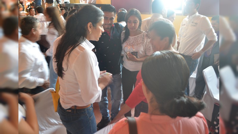 Karla Ruiz promete dignificar al policia y erradicar la inseguridad - Foto 1 