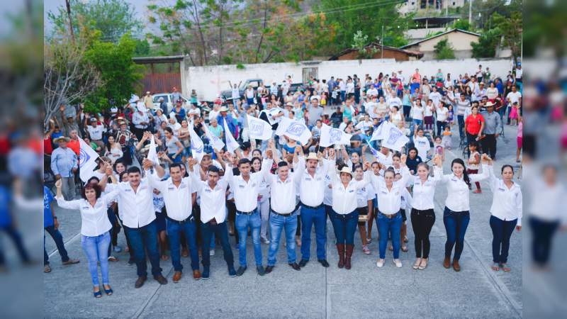 se reúne mezacaleros con Alma Mireya Gonzáles y respaldan proyecto del Frente por Michoacán  - Foto 0 