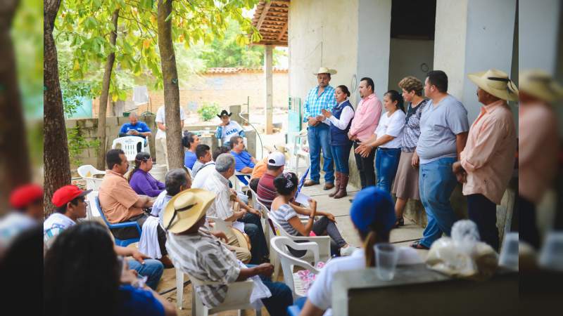 se reúne mezacaleros con Alma Mireya Gonzáles y respaldan proyecto del Frente por Michoacán  - Foto 1 