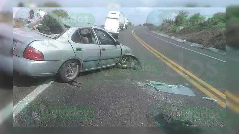 Volcadura en la Autopista Siglo XXI deja tres heridos  - Foto 2 