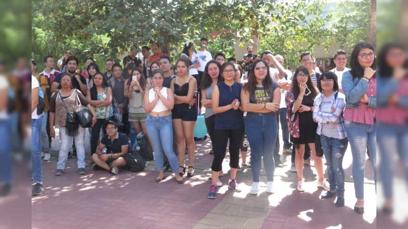 El Librofest, espacio donde estudiantes encuentran materiales que complementen su formación académica - Foto 0 