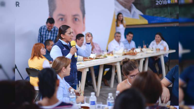 Empresarios y mujeres de Tacámbaro respaldan la candidatura de Alma Mireya González al senado  - Foto 0 