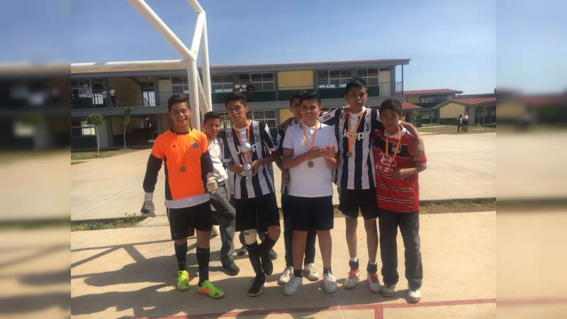 FNERRR realiza actividad deportiva - Foto 0 