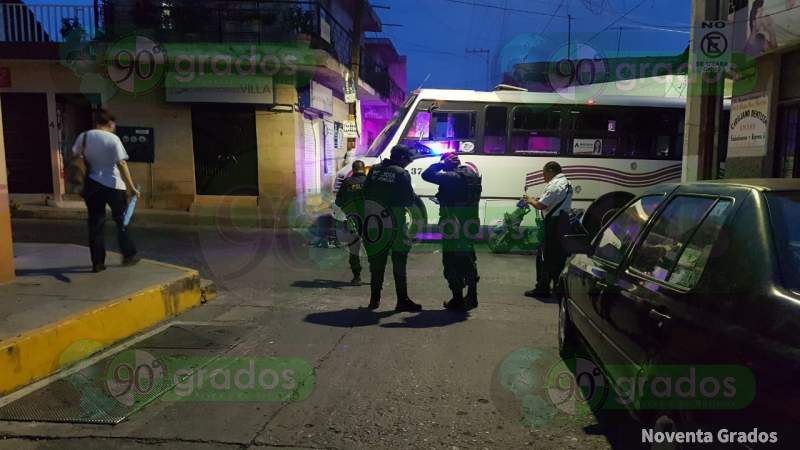 Chofer arrolla a motociclista y se da a la fuga en Jacona, Michoacán - Foto 0 