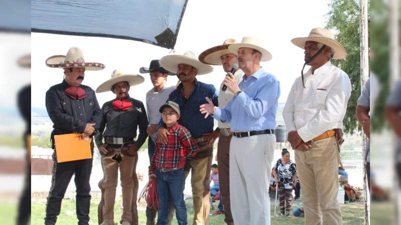 Impulso a la charrería para sacar a los jóvenes de la calle, compromiso de Fausto Vallejo Figueroa - Foto 0 