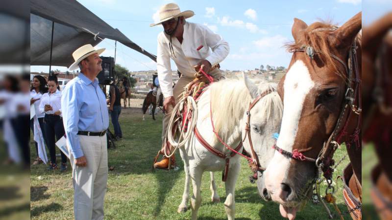 Impulso a la charrería para sacar a los jóvenes de la calle, compromiso de Fausto Vallejo Figueroa - Foto 2 