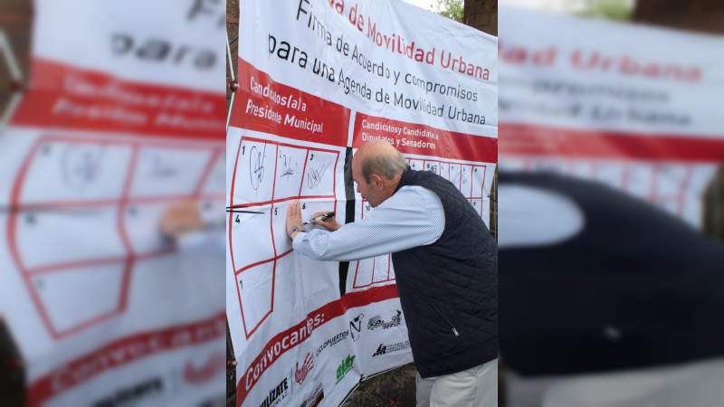 Fausto Vallejo Figueroa se compromete a mejorar la movilidad de la ciudad de la mano con organizaciones civiles - Foto 1 