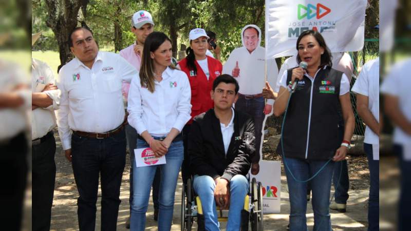 Recorre Kathia Ortiz tenencias de su distrito, compromete gestión para infraestructura 