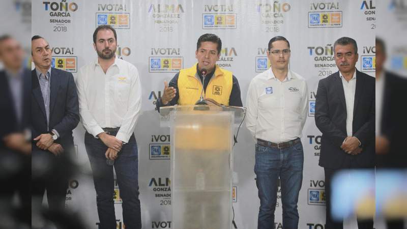 Toño García, por la defensa de los migrantes michoacanos - Foto 1 