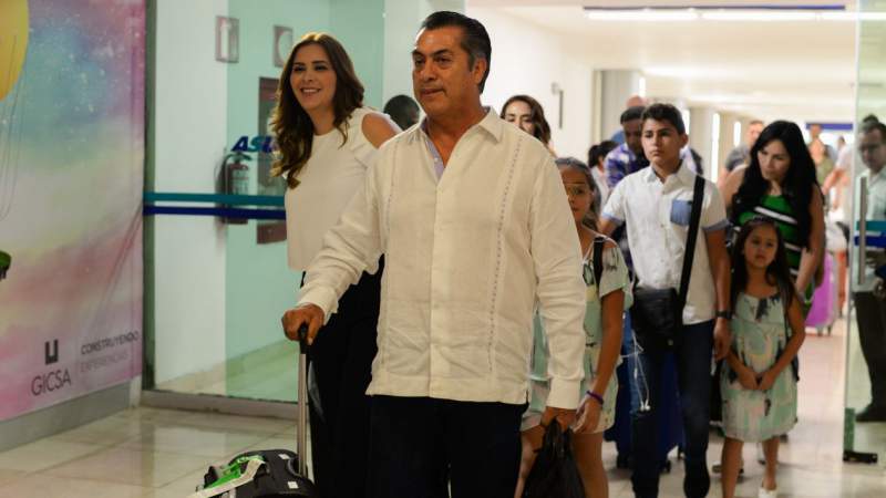 Voy echarme a los otros tres: El Bronco 