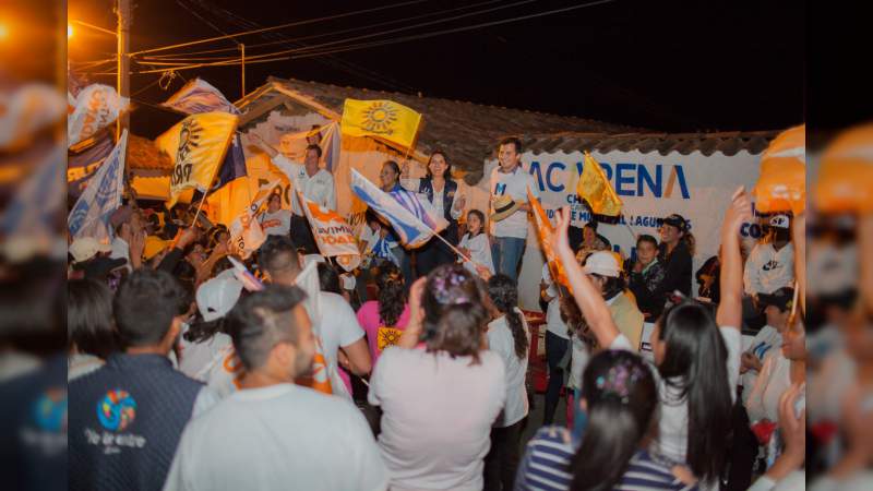 Compromete Macarena Chávez a gestionar pozo de agua 