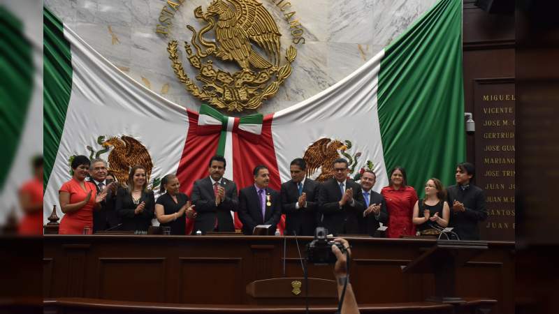 Entrega Congreso Condecoración Melchor Ocampo a astronautao, llama a reflexionar a los 