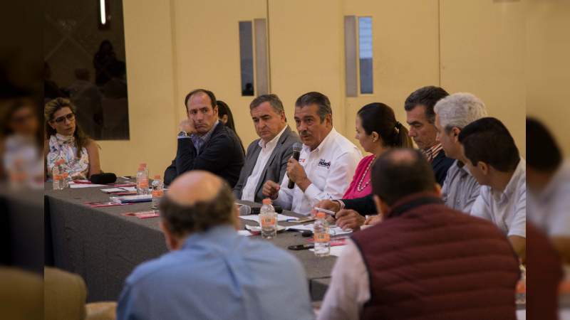 Raúl Morón ofrece certeza jurídica, seguridad y simplificación administrativa a inversionistas 