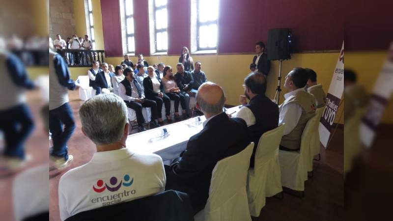 Se reúne Hugo Éric Flores con candidatos del PES en Michoacán 