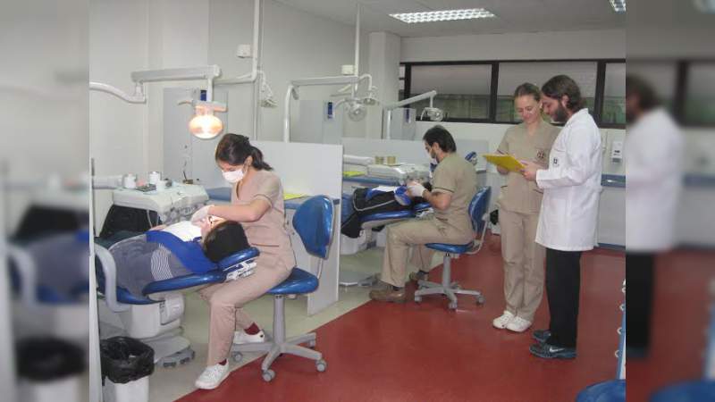 Diplomados con opción a titulación en Odontología - Foto 0 