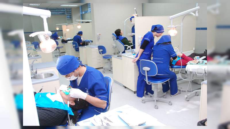 Diplomados con opción a titulación en Odontología - Foto 1 