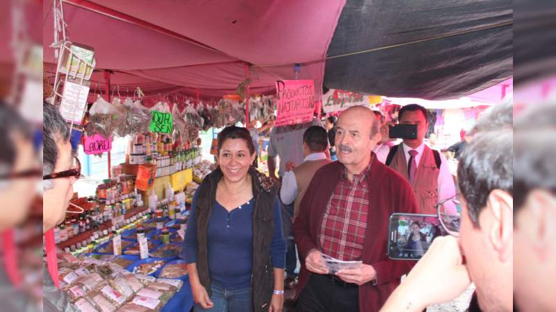 Fausto Vallejo Figueroa el único que sabe cómo resolver los problemas de Morelia, tianguistas de la calle Zamora - Foto 0 