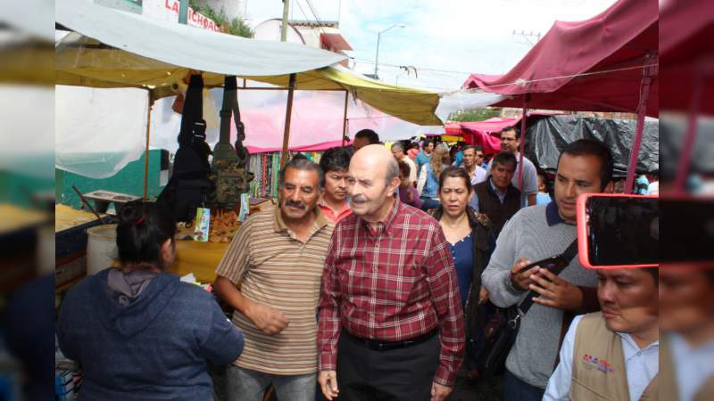 Fausto Vallejo Figueroa el único que sabe cómo resolver los problemas de Morelia, tianguistas de la calle Zamora - Foto 1 