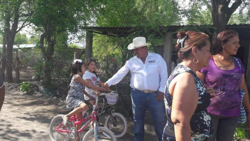 Atención prioritaria para jóvenes y adultos mayores, compromete Huriel Bautista - Foto 0 